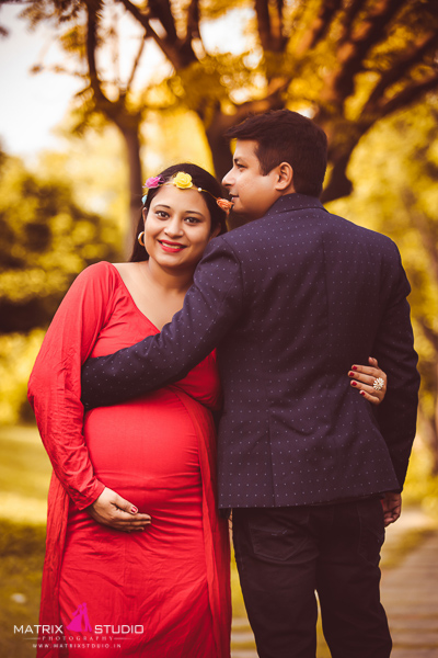Indian couple posing for Maternity shoot pose for welcoming new born baby  in Lodhi Road in Delhi India, Maternity photo shoot done by parents for  welcoming their child, Pre Baby Photo Shoot